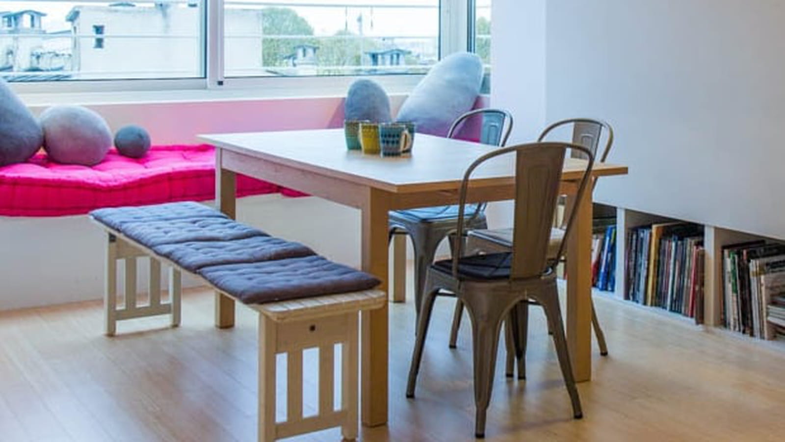 Banc en bois clair
