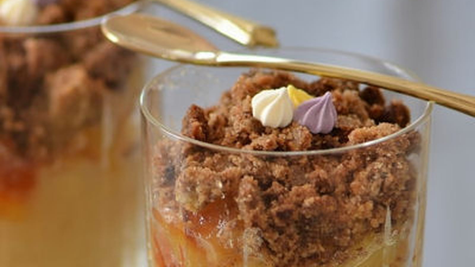 Verrine de crumble pommes-cannelle