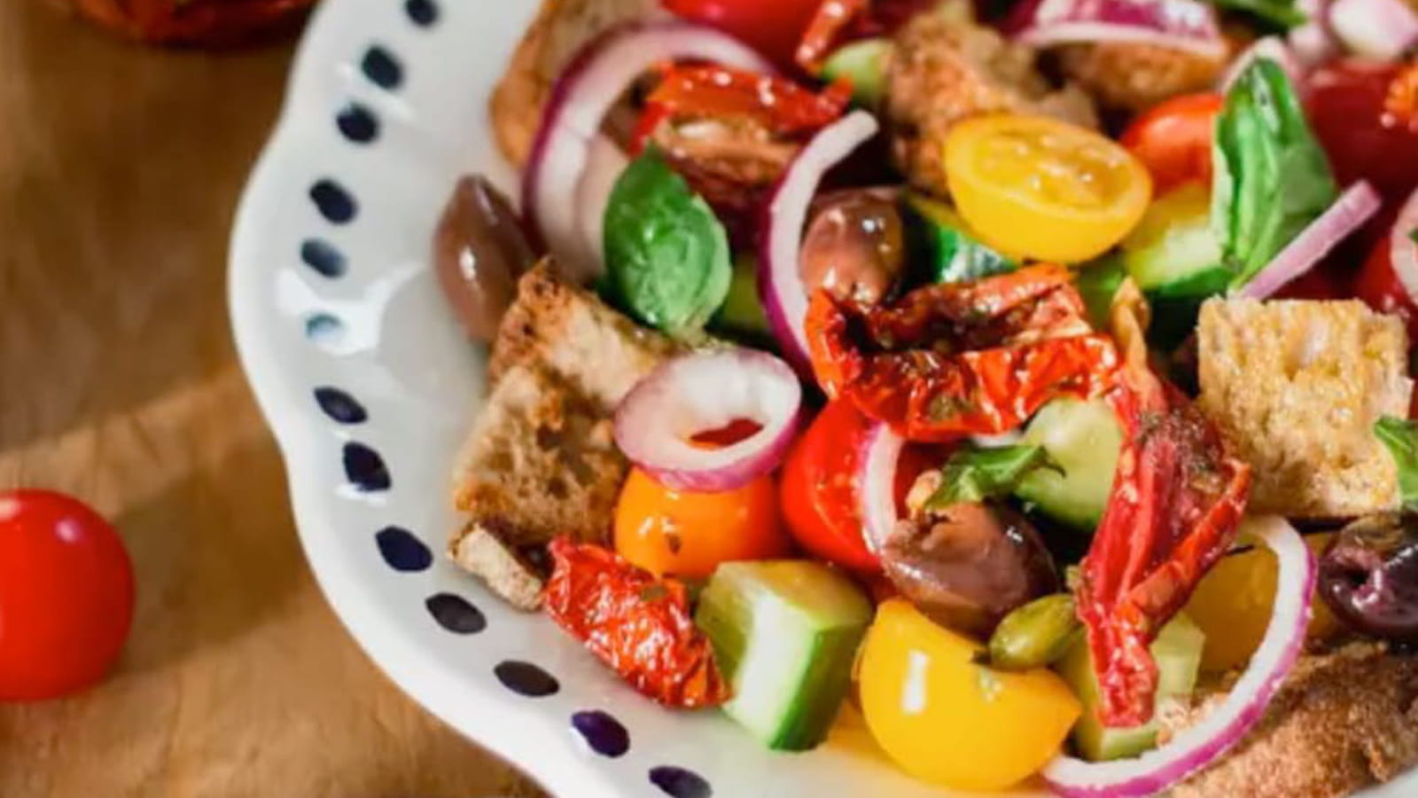 Salade type panzanella