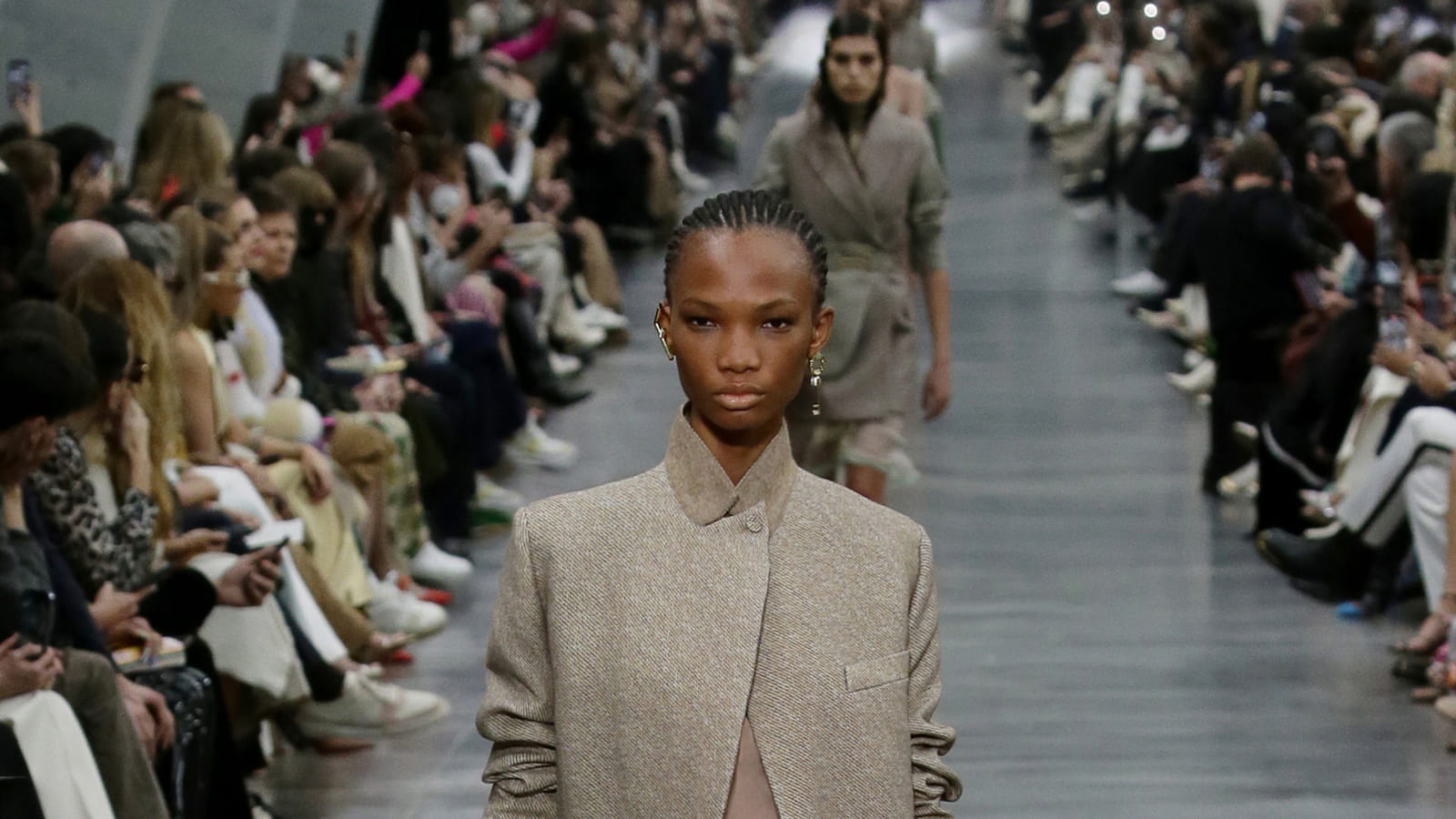 Look 15