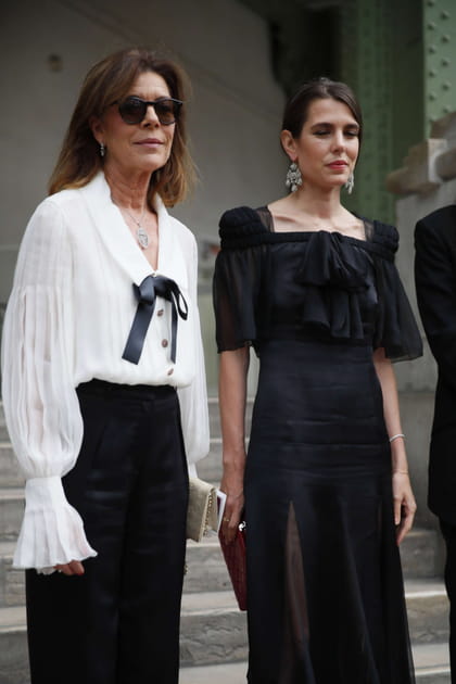 Caroline de Monaco en blouse à nœud et Charlotte Casiraghi en robe noire
