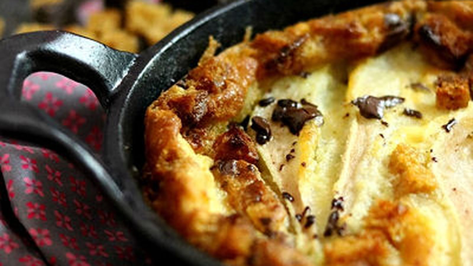 Clafoutis poire, chocolat et pain d'épices