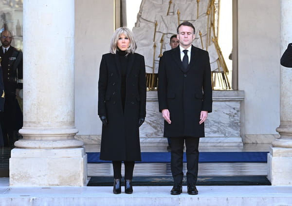 Brigitte-Macron-manteau-noir