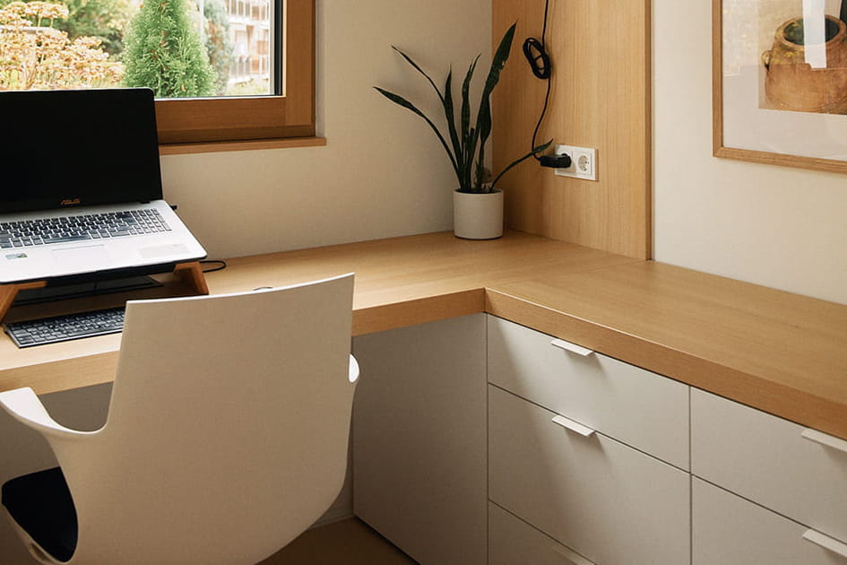 Un bureau d'angle pratique et esth&eacute;tique