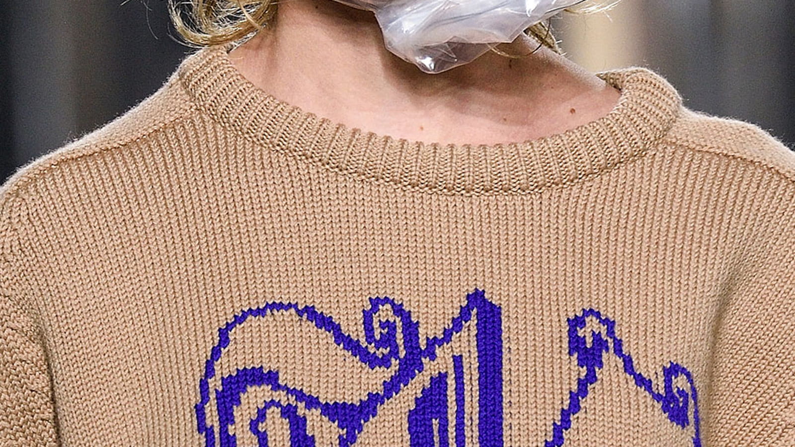 Fichu en plastique Christopher Kane