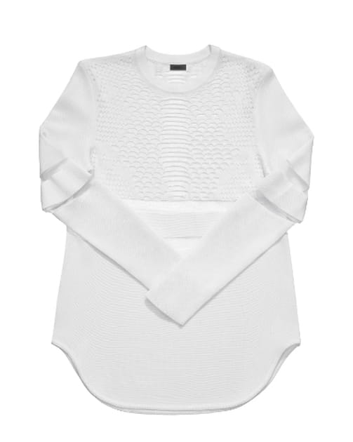 Le pull avec empiècements transparents