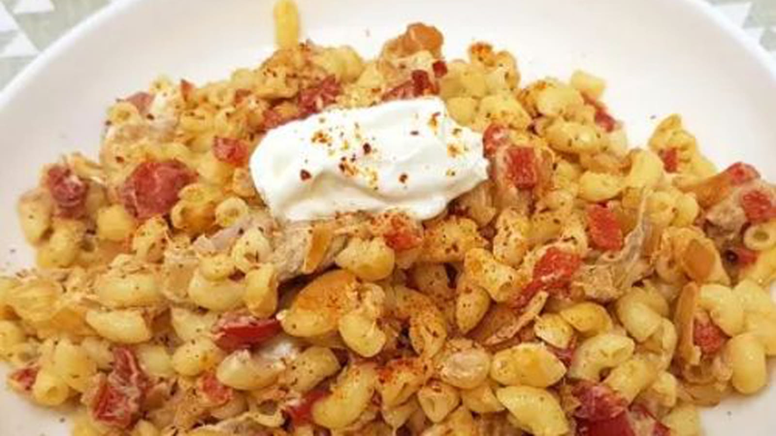 Pâtes poivrons, thon et chèvre frais