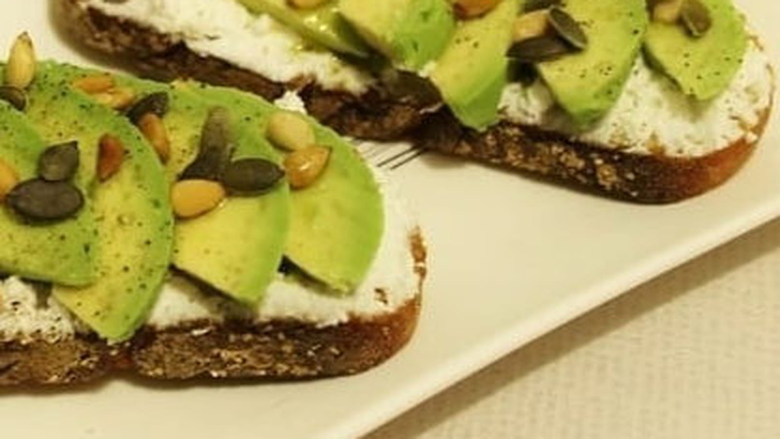 Avocado Toast au chèvre frais et graines