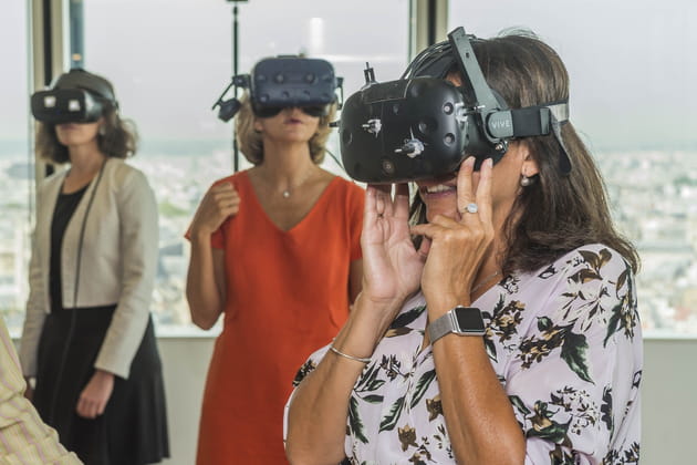 Anne Hidalgo et Val&eacute;rie P&eacute;cresse s'essaient &agrave; la r&eacute;alit&eacute; virtuelle