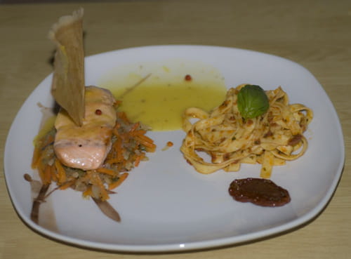 Saumon à l'orange sur lit de julienne de légumes