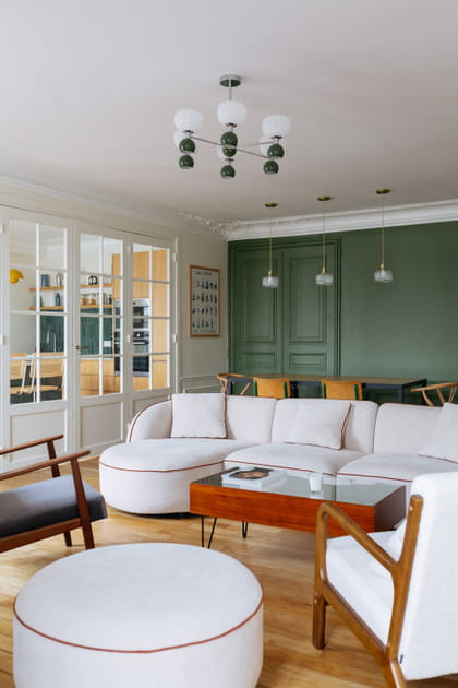 Apr&egrave;s&nbsp;: un salon confortable avec de jolies pi&egrave;ces de mobilier