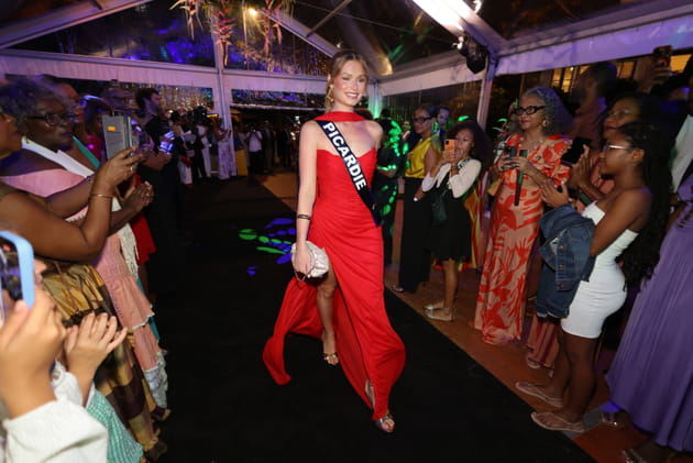 Miss Picardie en robe rouge incendiaire au gala pour les candidates à Miss France 2026