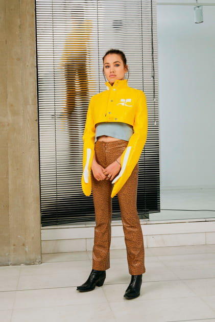 D&eacute;fil&eacute; Courr&egrave;ges