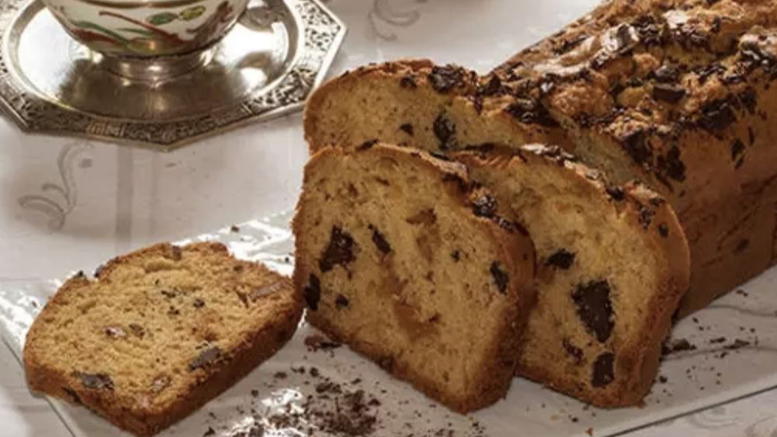 Cake aux éclats de chocolat, vanille et oranges confites