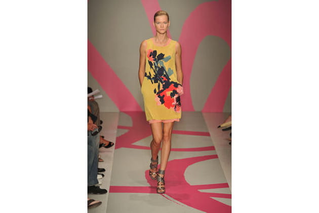 DKNY voit la vie en fleurs