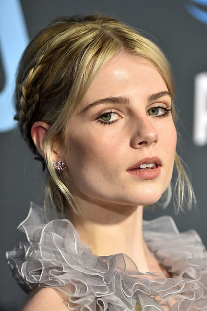 Les petites tresses de Lucy Boynton