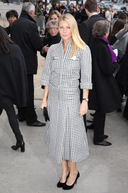 Gwyneth Paltrow en ensemble en tweed à carreaux noir et blanc