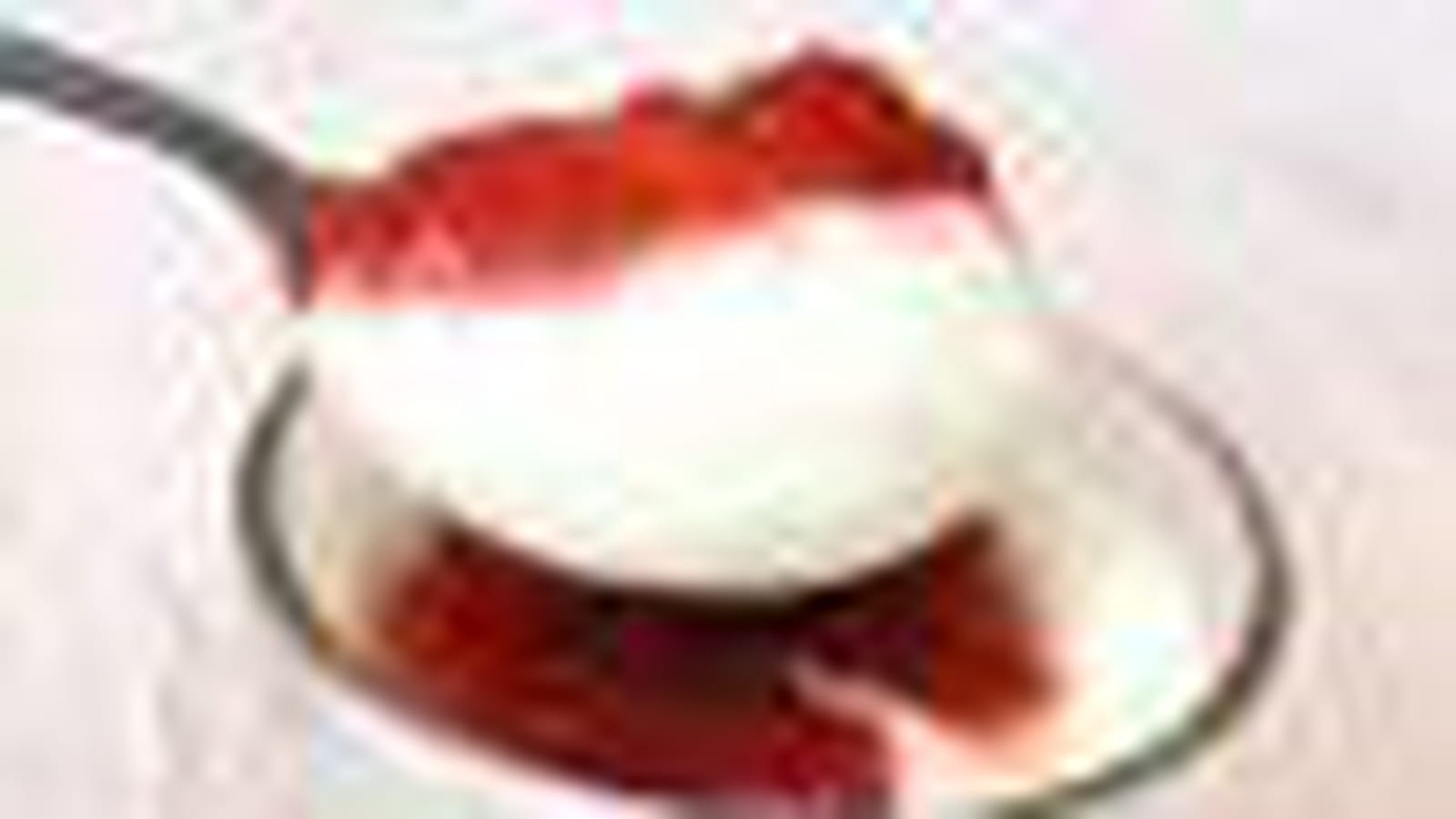 Yaourts à la confiture de fraises maison