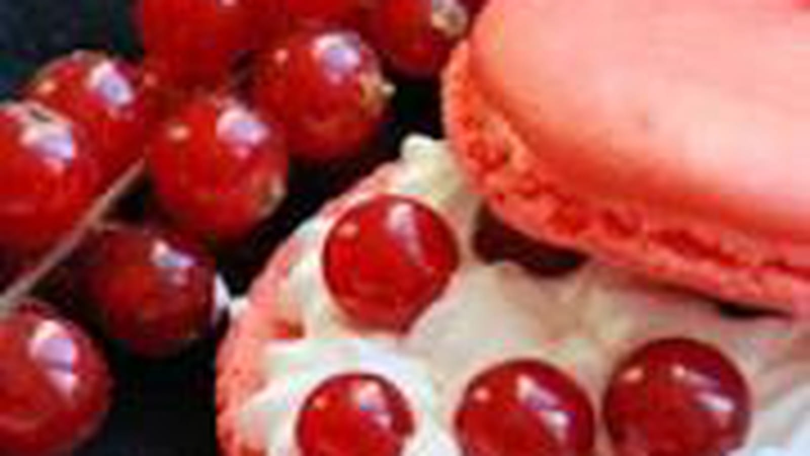 Macarons groseilles chantilly et poivre long