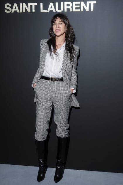 Charlotte Gainsbourg en ensemble à carreaux noir et blanc