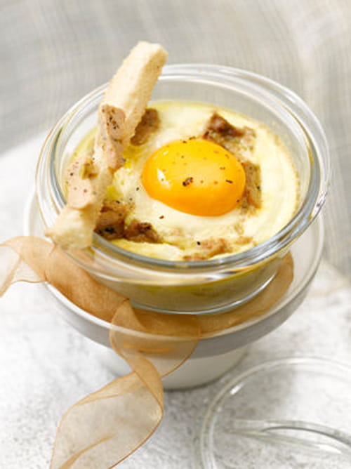 Oeuf cocotte au foie gras et ses mouillettes