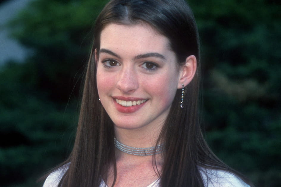 Les cheveux lisses naturels d'Anne Hathaway