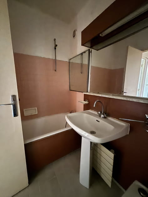 Avant&nbsp;: une autre salle de bains dat&eacute;e