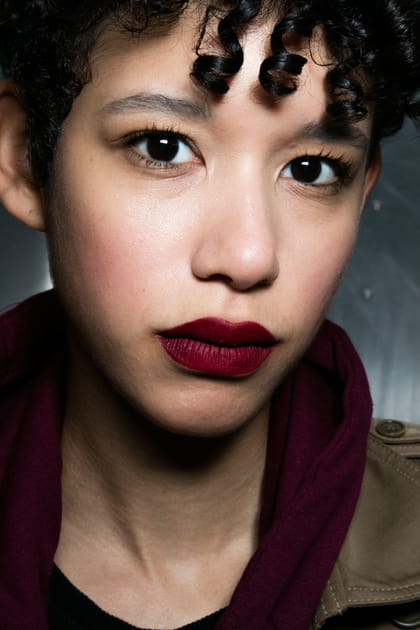 Bouche bordeaux chez Mary Katrantzou