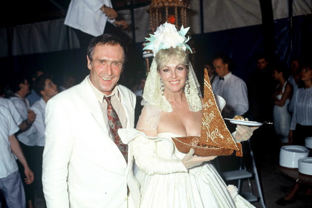 Myl&egrave;ne Demongeot avec son mari Marc Simenon &agrave; l'&eacute;glise de Porquerolles, en 1990