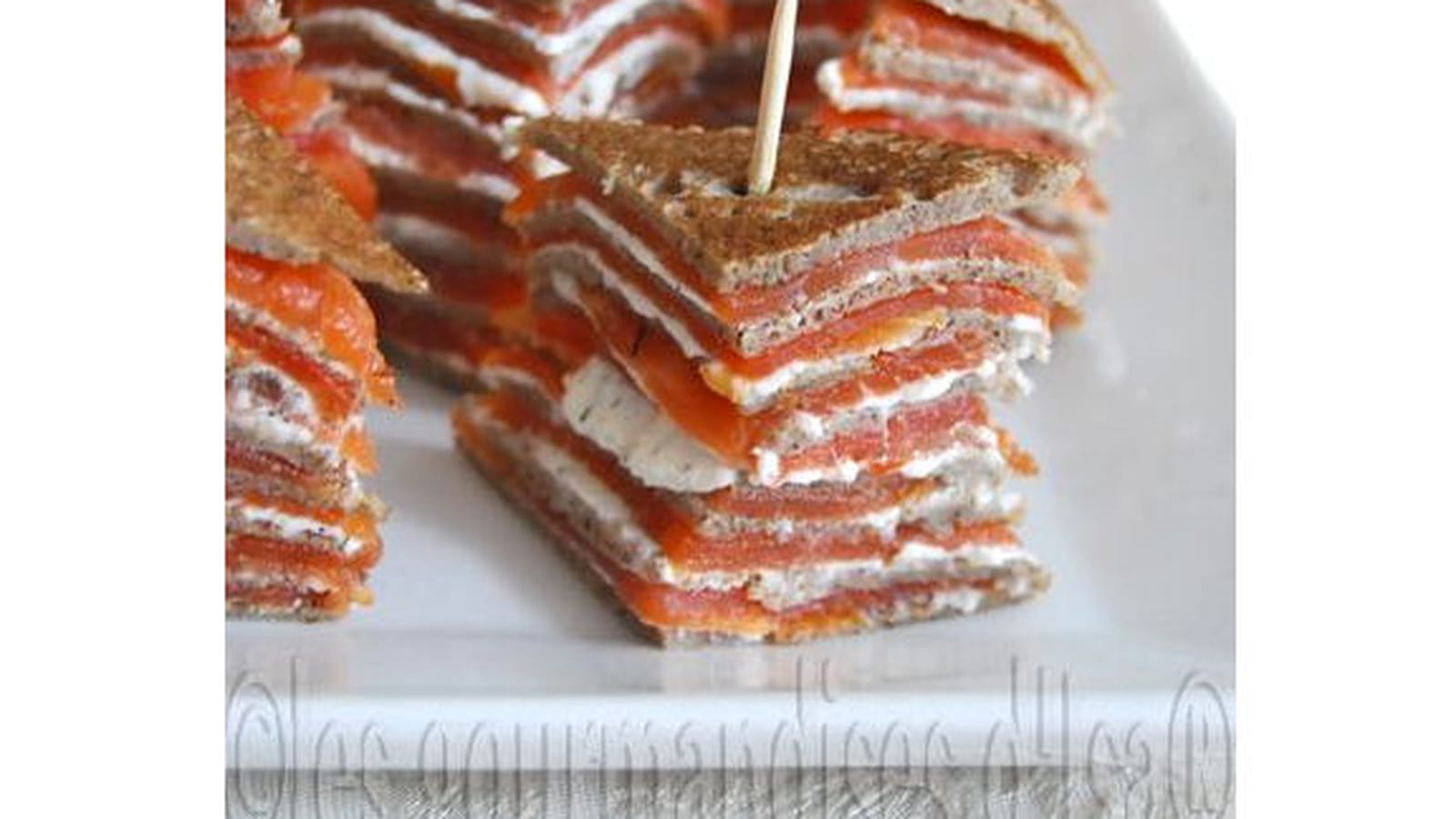 Mille-feuilles de galettes saumon fumé 