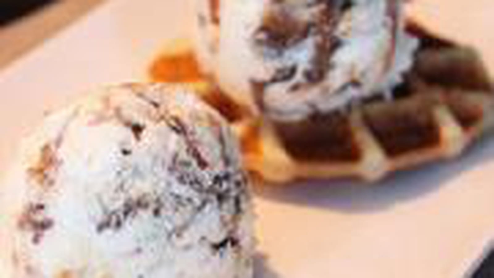 Glace twix caramel beurre salé gaufre