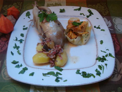 Cailles farcies et fricassée de girolles
