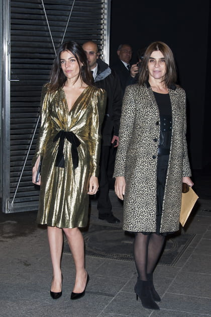 Julia Restoin-Roitfeld et Carine Roitfeld au défilé Saint Laurent