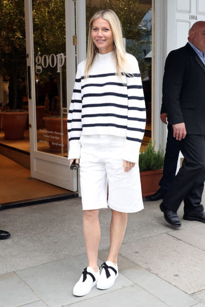 Gwyneth Paltrow en pull rayé et bermuda blanc