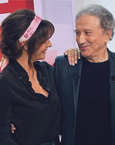 Faustine-Bollaert-Vivement-Dimanche-coiffure-rétro-bandeau