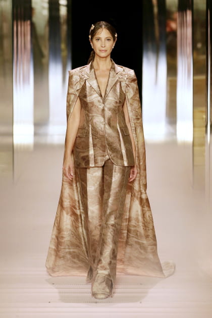 Fendi Couture printemps-&eacute;t&eacute; 2021&nbsp;look 15&nbsp;par Christy Turlington