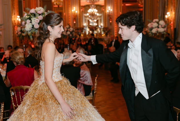 Bal des D&eacute;butantes&nbsp;: Jos&eacute;phine Haas et son cavalier le comte Brando Leonardo Borletti Dell Acqua dansent ensemble