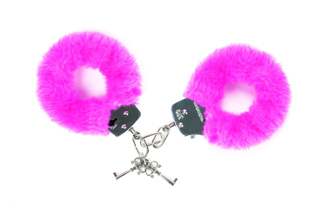 Menottes en fourrure rose