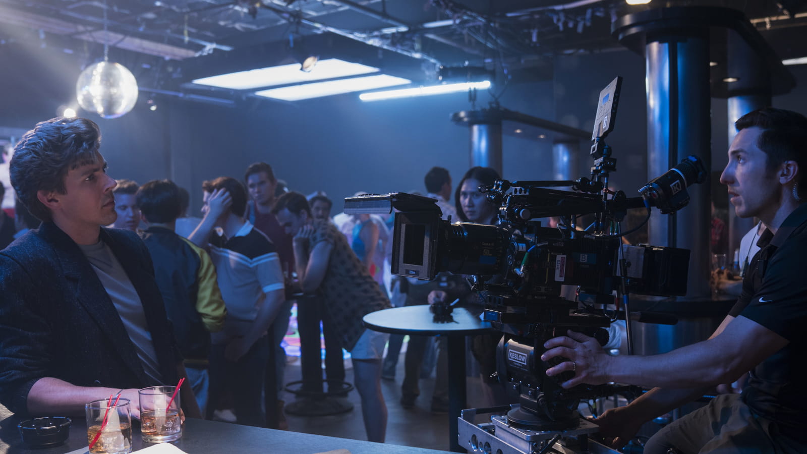 Chris Lowell en tournage