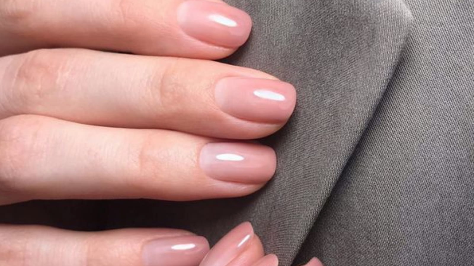 Une manucure nude effet ombré