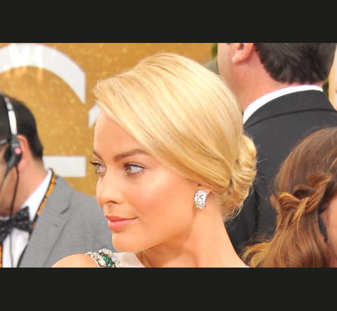 Le chignon bas tress&eacute; de Margot Robbie