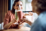 La boisson essentielle après 65 ans : elle stoppe la fonte des muscles et préserve la force