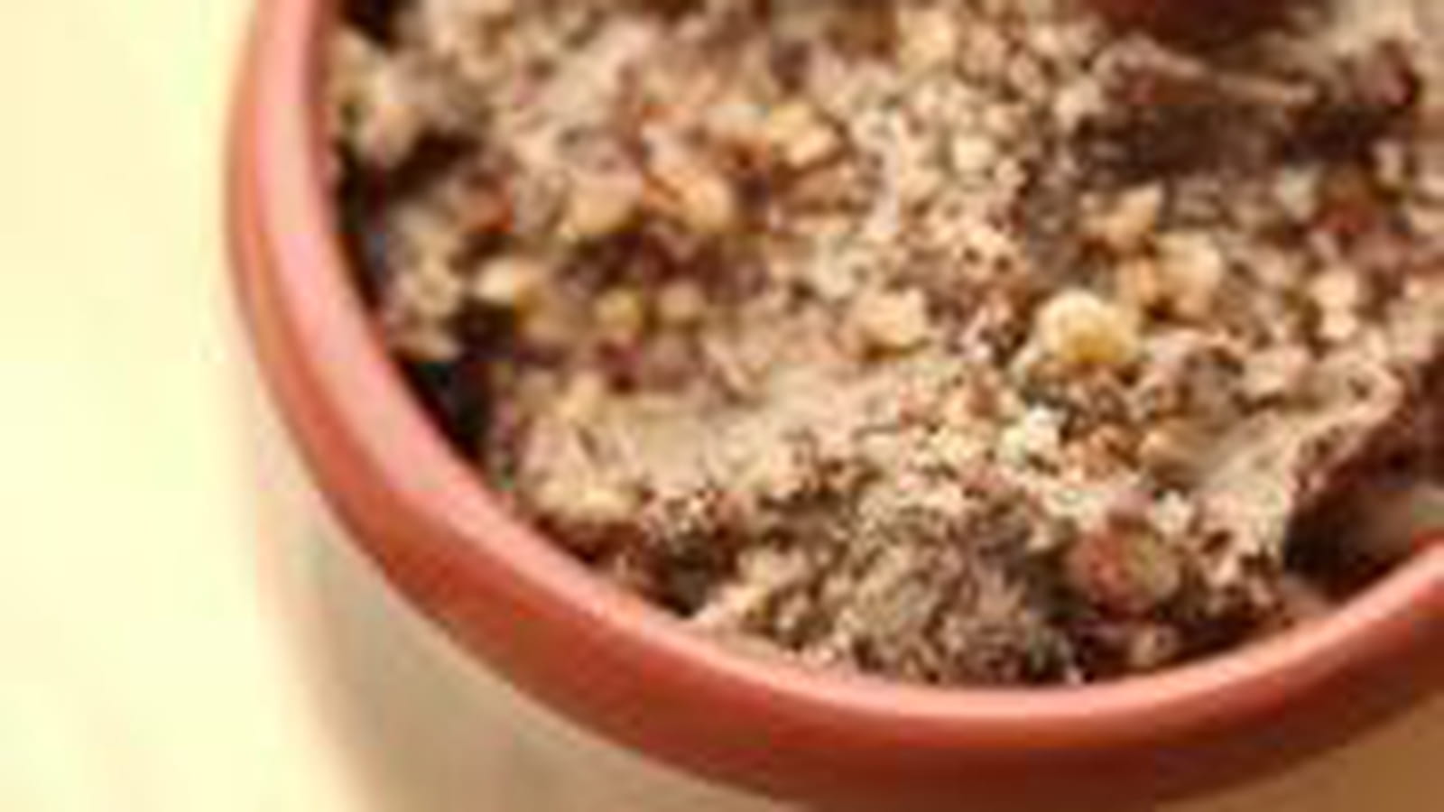 Mousse de foies de volaille, concassé de noisettes