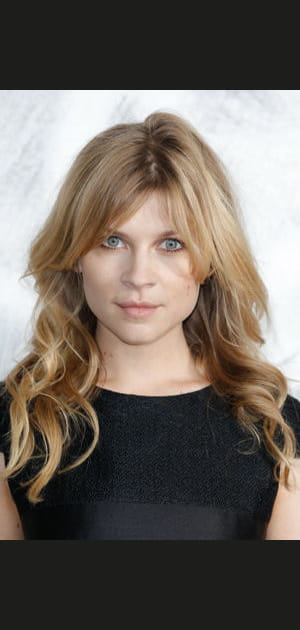 Cl&eacute;mence Po&eacute;sy, avant