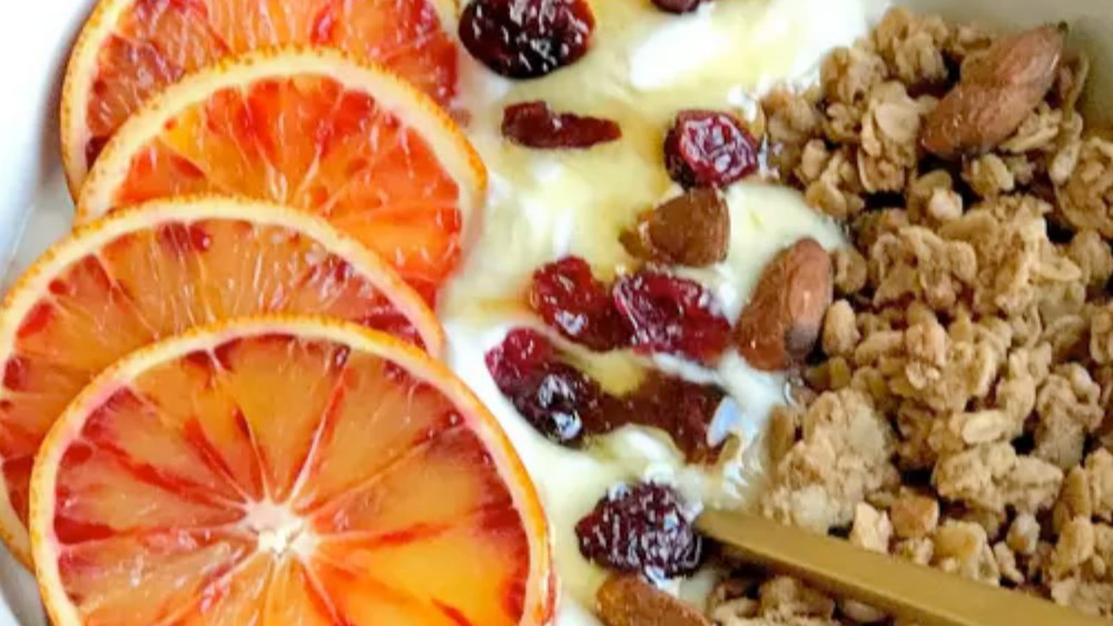 Healthy Bowl de fromage blanc, cranberries, orange sanguine et miel