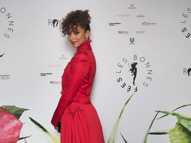 Flora Coquerel (Miss France 2013) est belle comme une fleur !