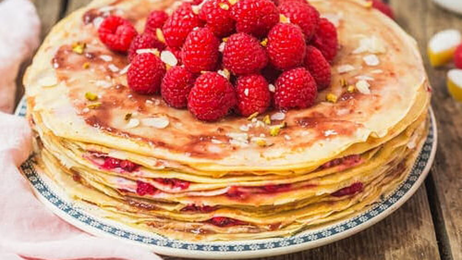 Gâteau de crêpes framboise Calisson