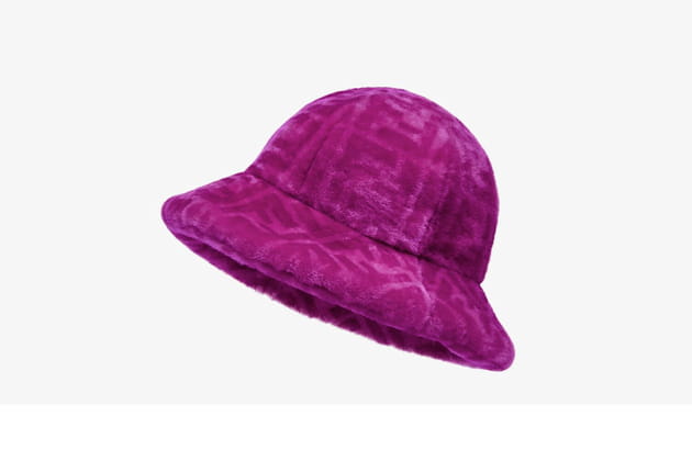 Chapeau violet de Fendi