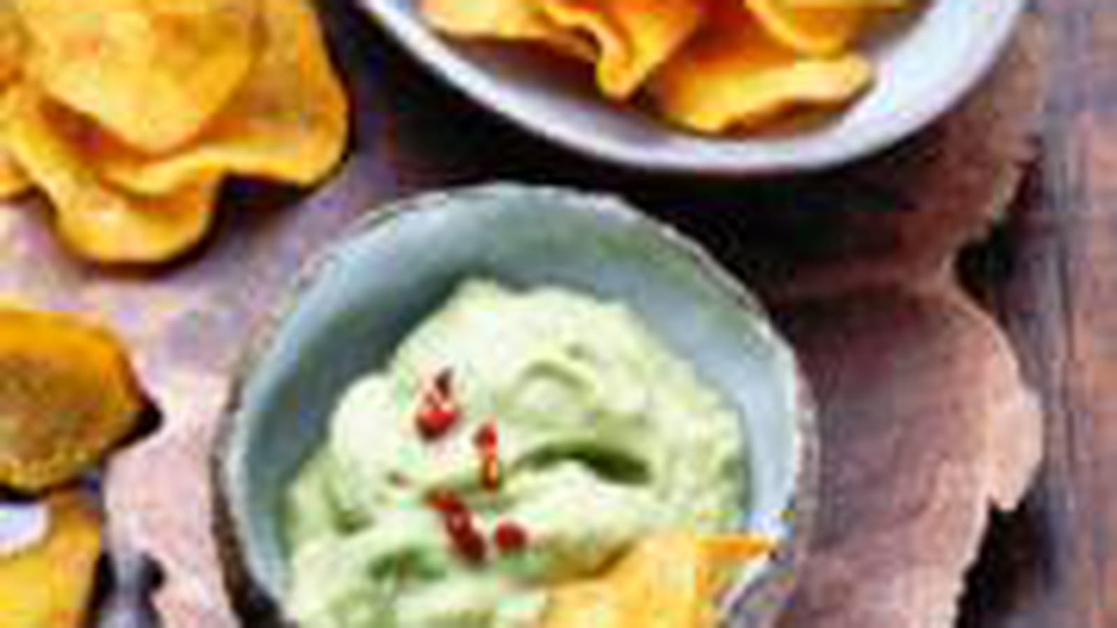 Chips de patates douces et guacamole