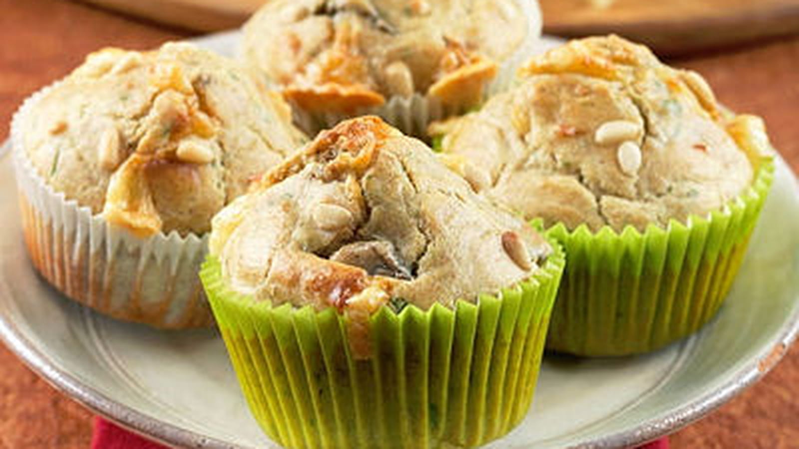 Muffins apéritifs aux noix, champignons et Emmental de Savoie